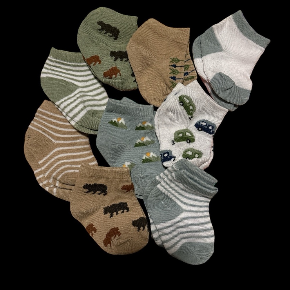 NWOT 9 piece set Wilderness socks 0-6 months